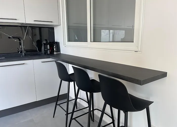 Brand New Seafront Apartment *