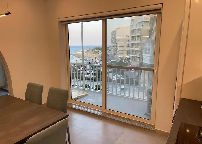 Brand New Seafront Διαμέρισμα