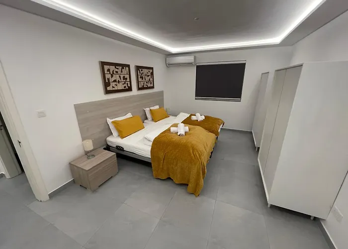 Brand New Seafront Σλιέμα